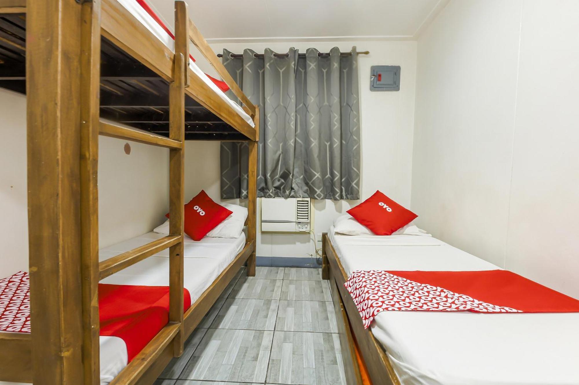 Metro Deluxe Residences Pasay Exterior photo