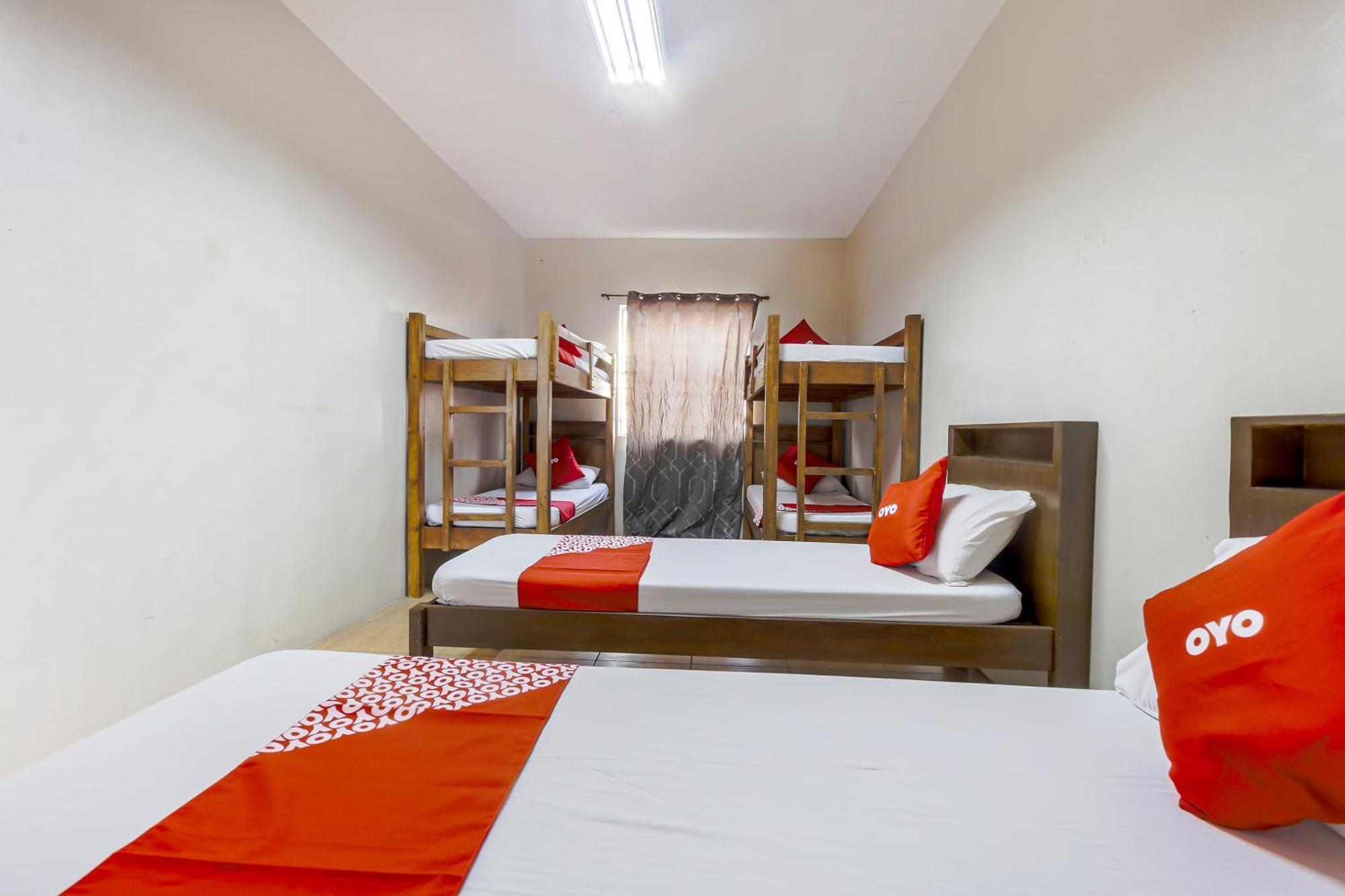 Metro Deluxe Residences Pasay Exterior photo