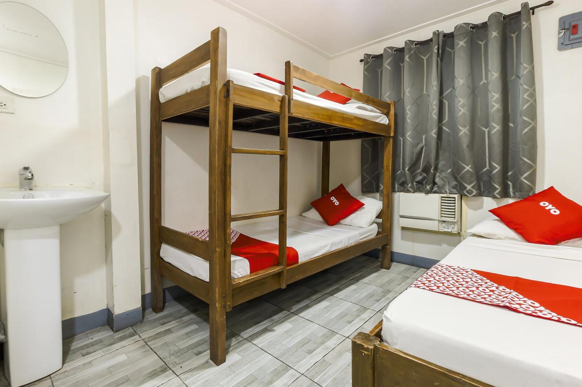 Metro Deluxe Residences Pasay Exterior photo