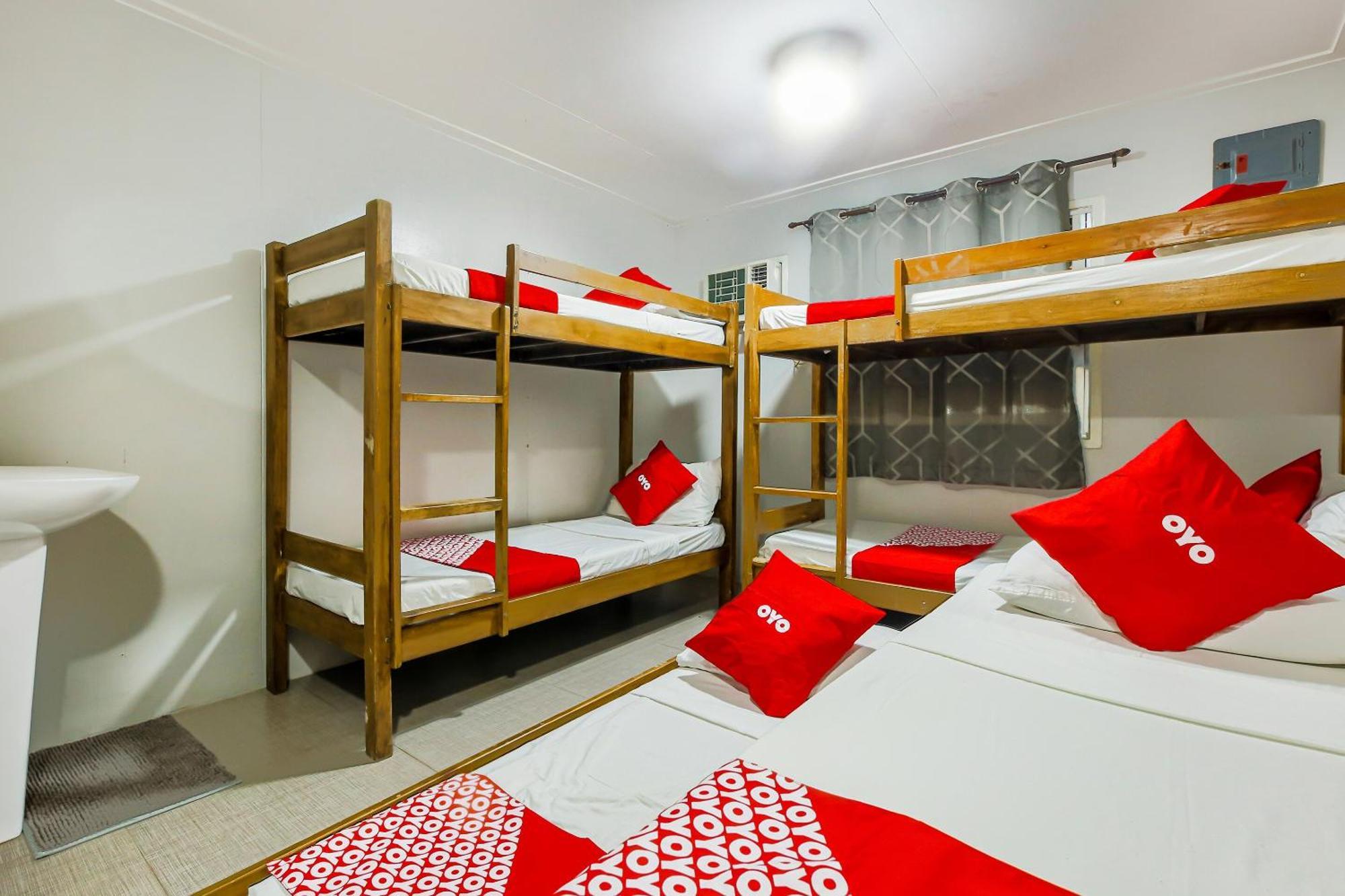 Metro Deluxe Residences Pasay Exterior photo