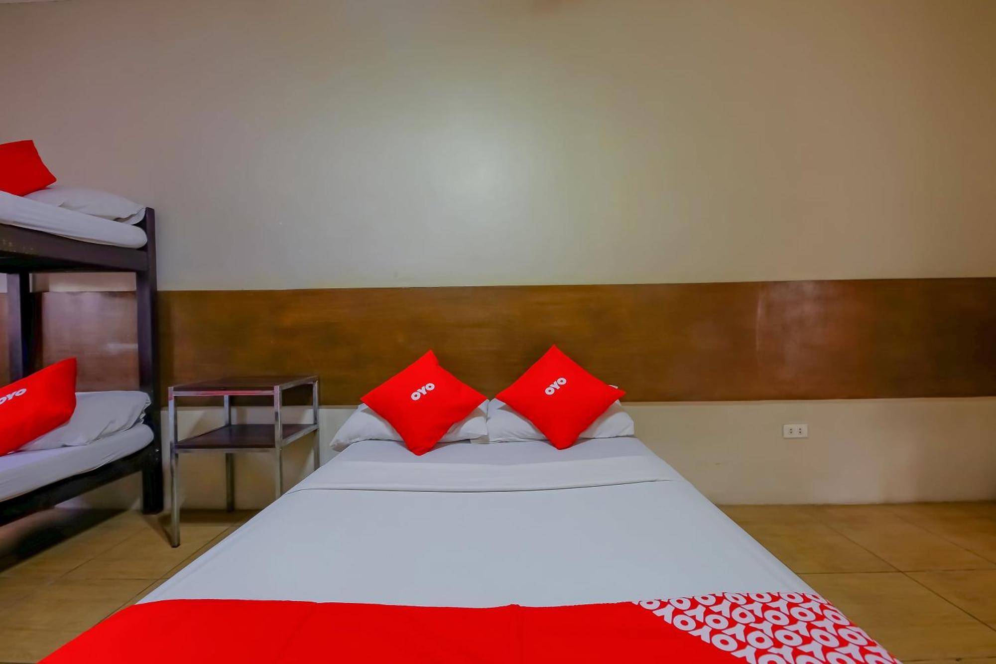 Metro Deluxe Residences Pasay Exterior photo